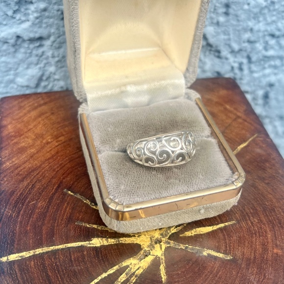 Sterling Silver Dome Band In size 6 3/4 Filigree Swirl Ring - Picture 4 of 10